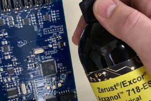 718-ESS-Spraying-Circuit-Board